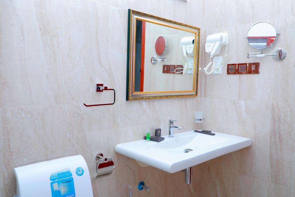 RJ Mahaal Hotel photo