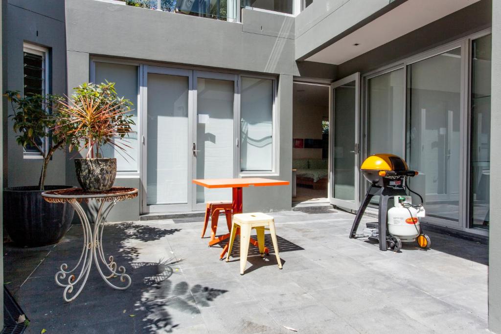 Bondi Lock-Down Retreat, The Cute Place To Put Up Your Feet photo
