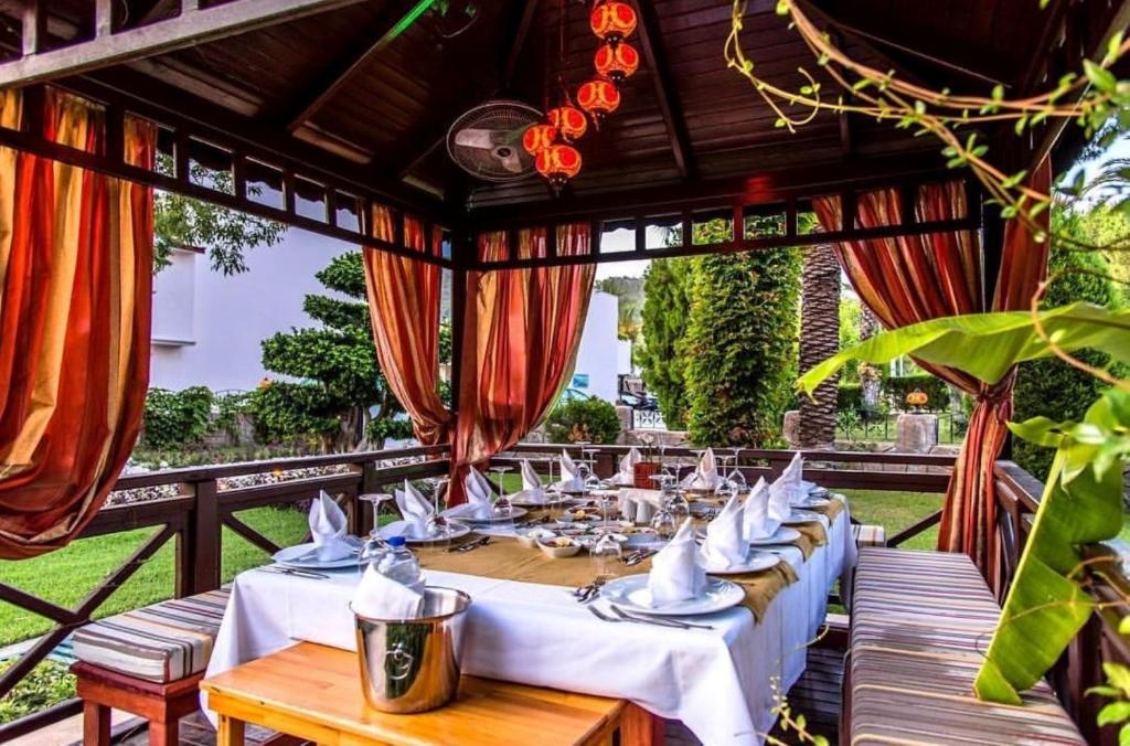 Dobedan World Palace Hotel ''Ex Brand Alva Donna World Palace '' — Restauracje i bary in Kemer