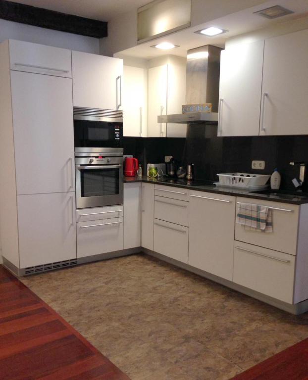 Central, Spacious and Authentic Family Apartment - 4