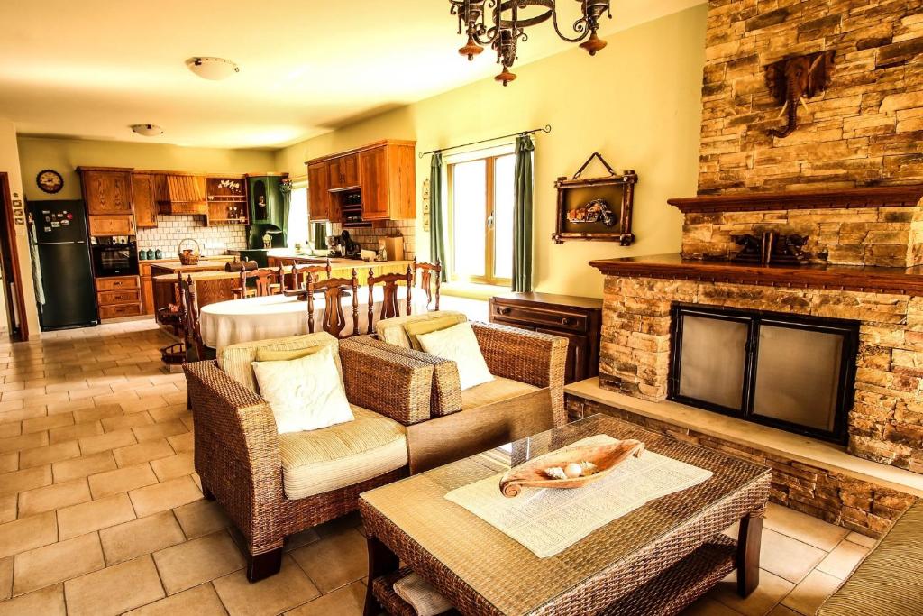 Rustic House, Xylophaghou