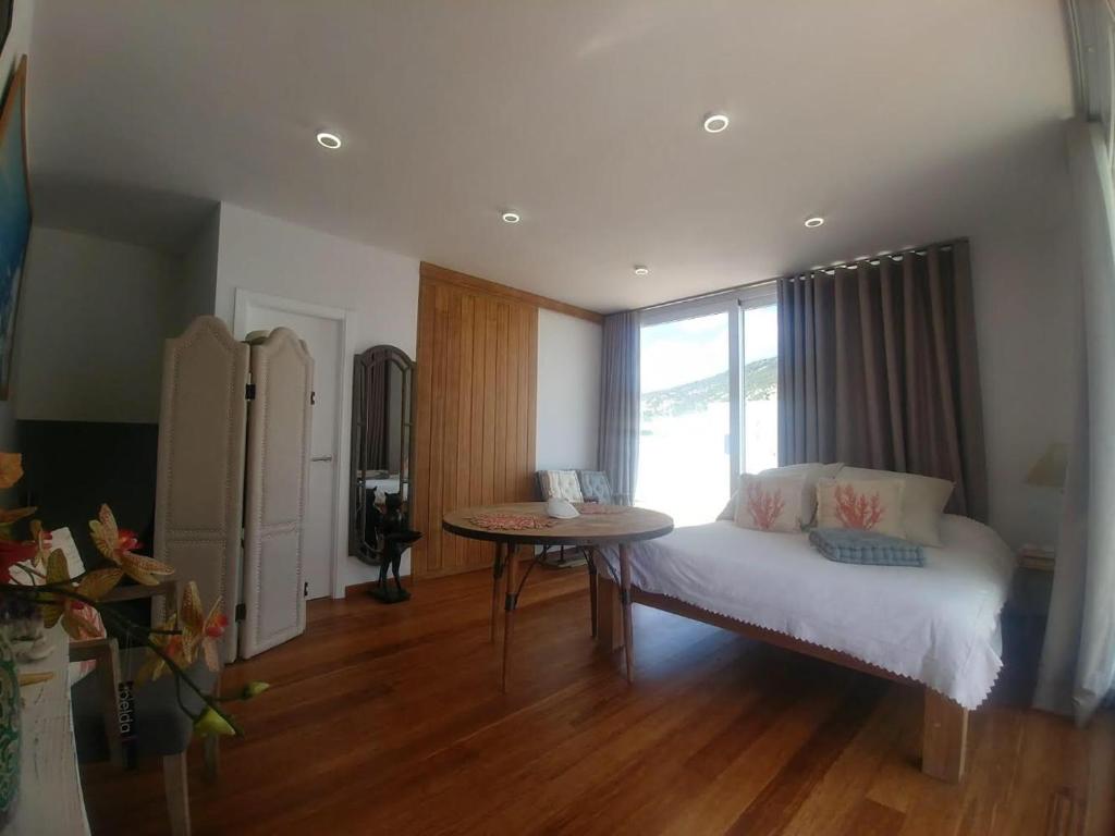 BEACH ATTIC - 3
