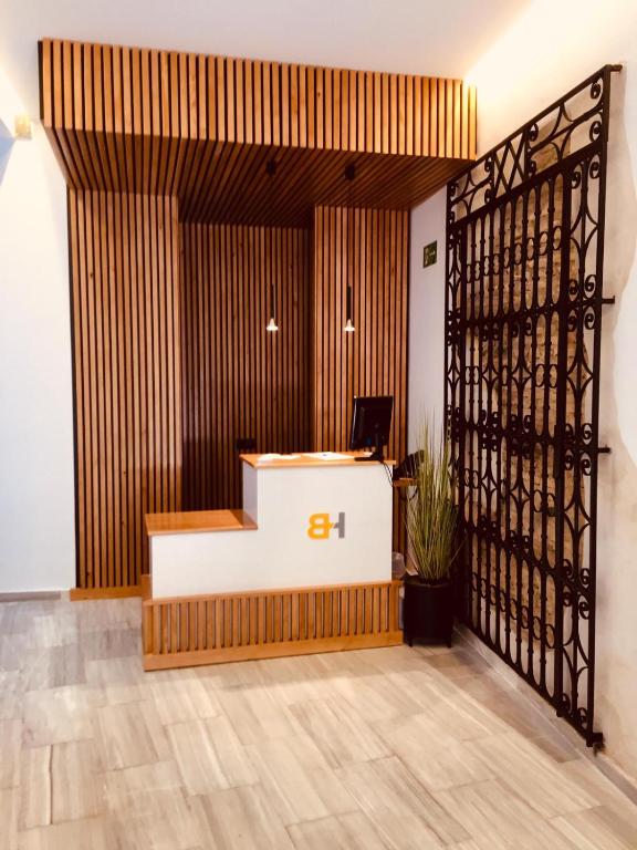 Basic Hotel Sevilla Catedral photo
