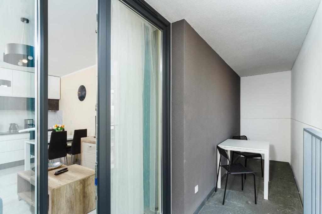 Apartments Krakow Zablocie by Renters photo