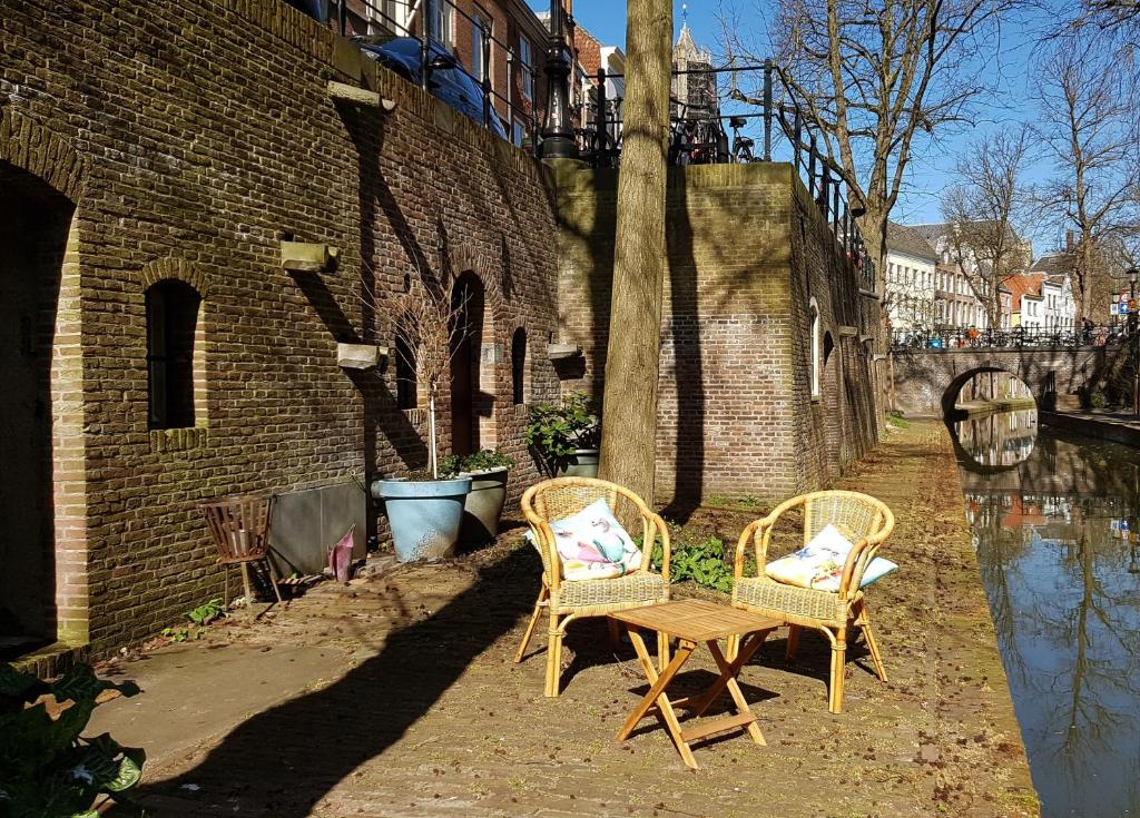 Large Historical Apartment & Canal Terrace photo