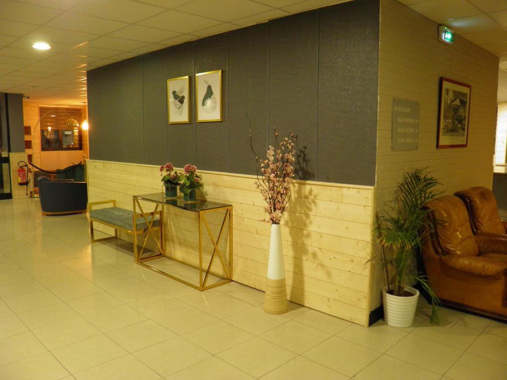 Shared lounge/TV area