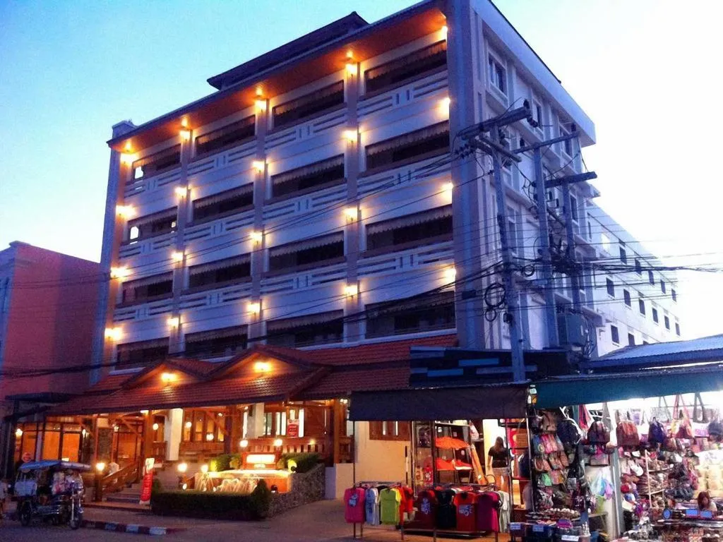 Riverfront Hotel Mukdahan, hotel in Mukdahan