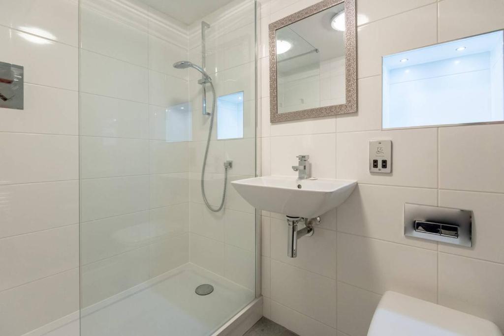 ALTIDO Unique Loft at the Brewery with Free Secure Parking - No SUV's photo
