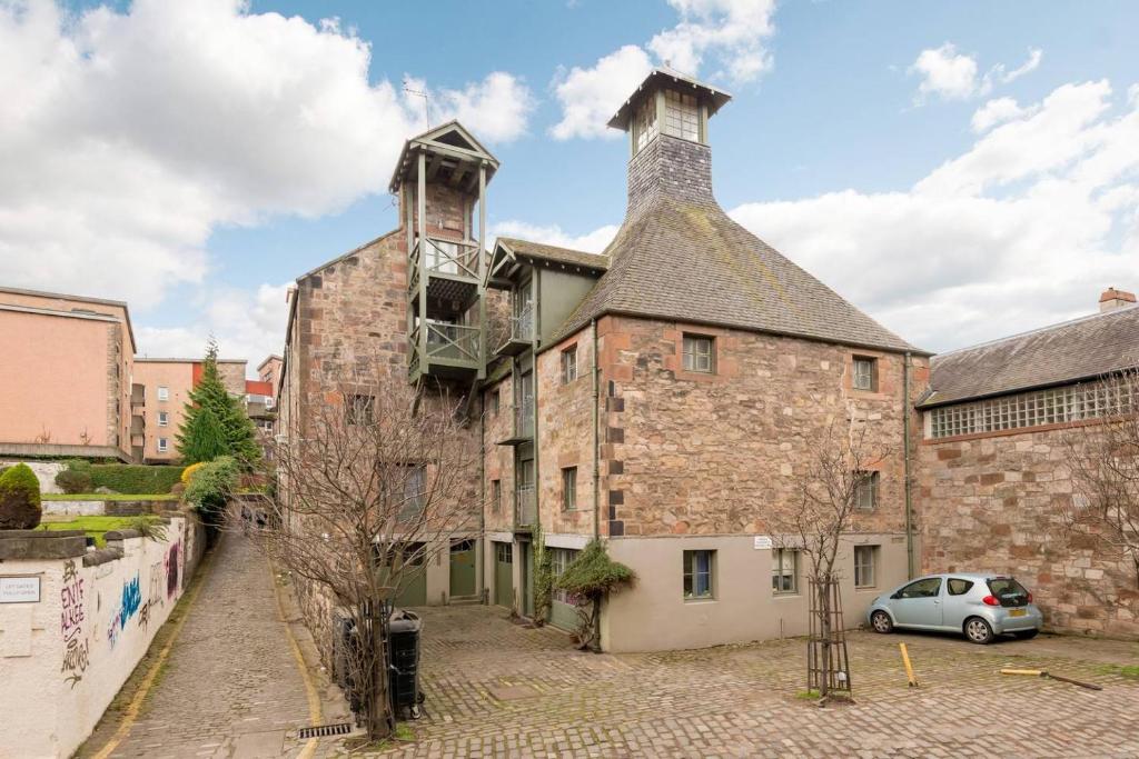 ALTIDO Unique Loft at the Brewery with Free Secure Parking - No SUV's photo