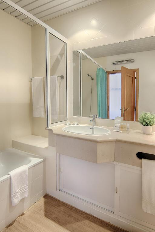 Luna Miramar Club — Hotel rooms in Albufeira, Faro