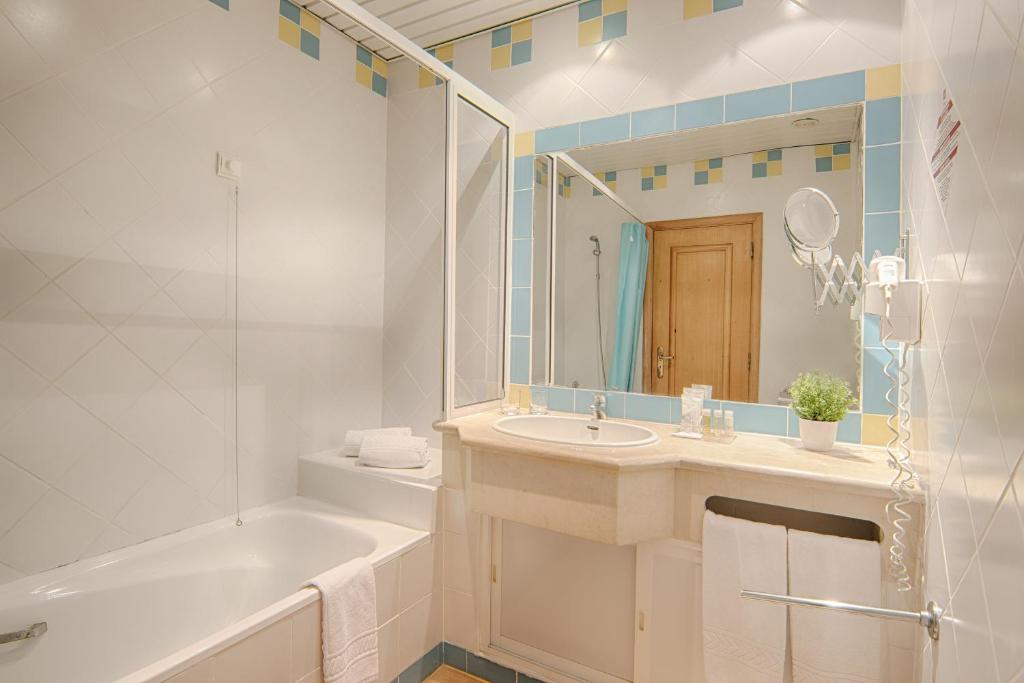 Luna Miramar Club — Hotel rooms in Albufeira, Faro