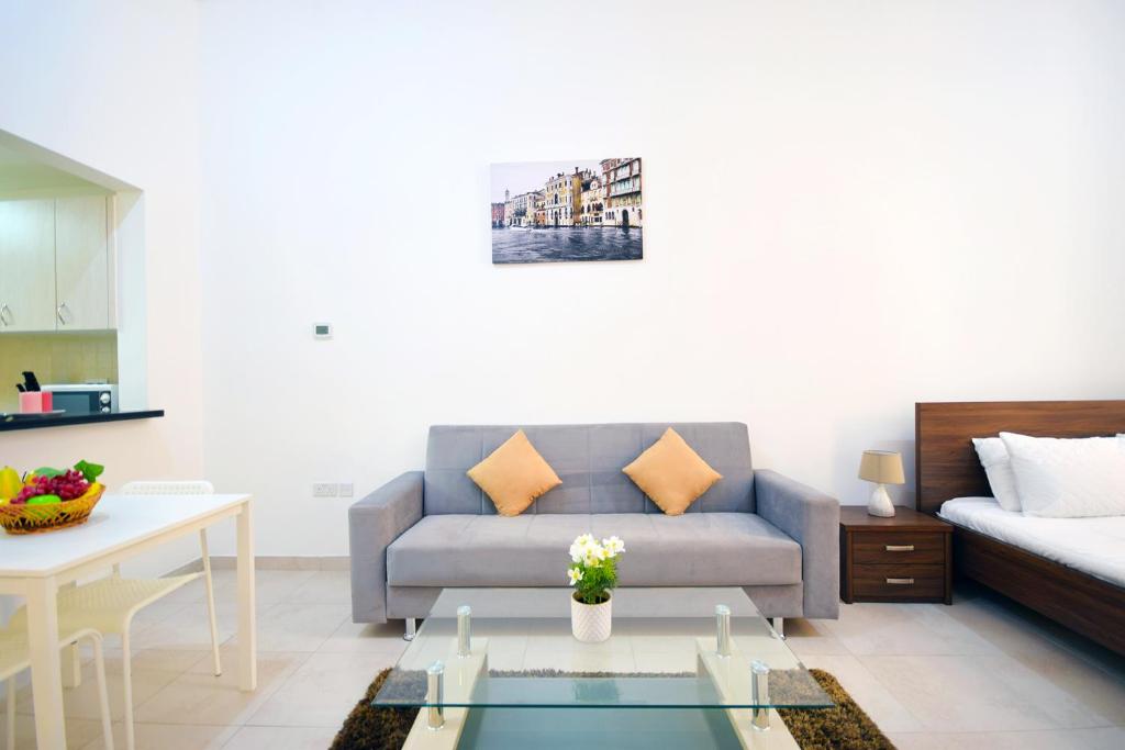 KeyHost - Deluxe Studio - Dubai Sports City - K241 photo