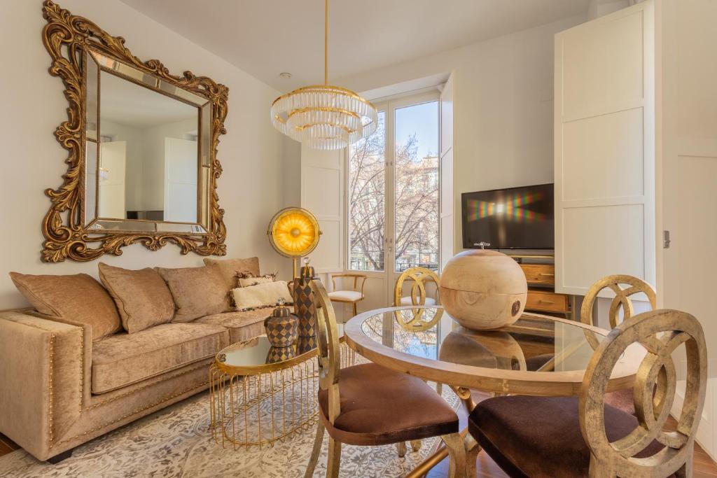 Bib Rambla Luxury Apartments by Apolo Homes — Hotel in Granada