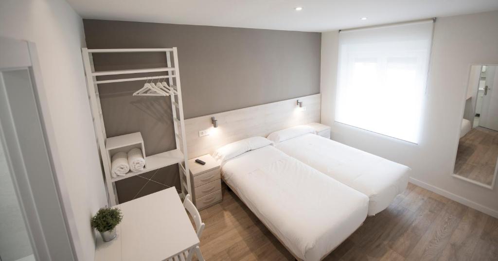 Happy Hostal Carrales — Hotel in Burgos