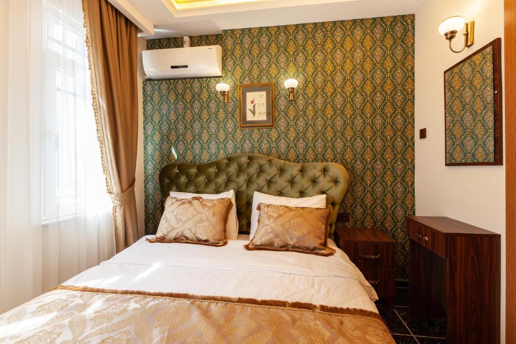 Rose Mansion by Otantik Suites photo