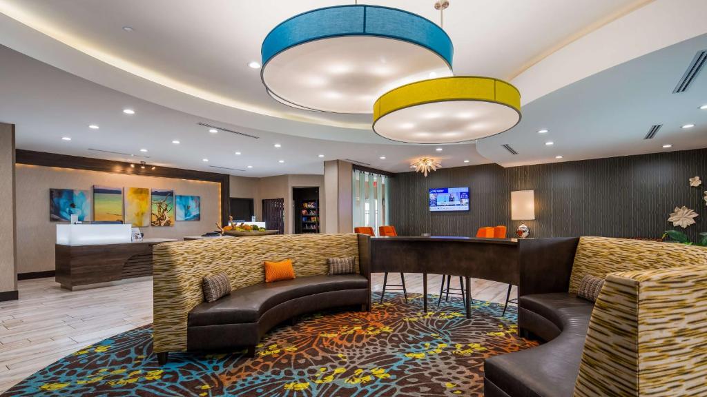 Best Western Plus Pasadena Inn & Suites photo