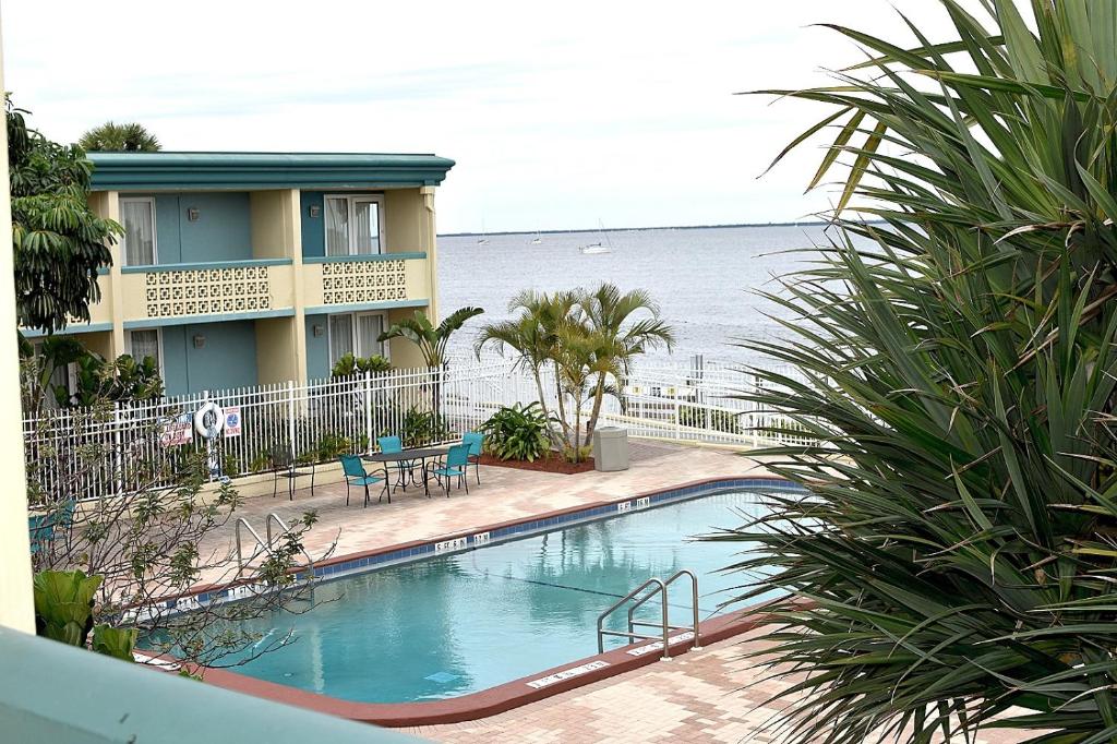 Popular attractions Area Nearby Property