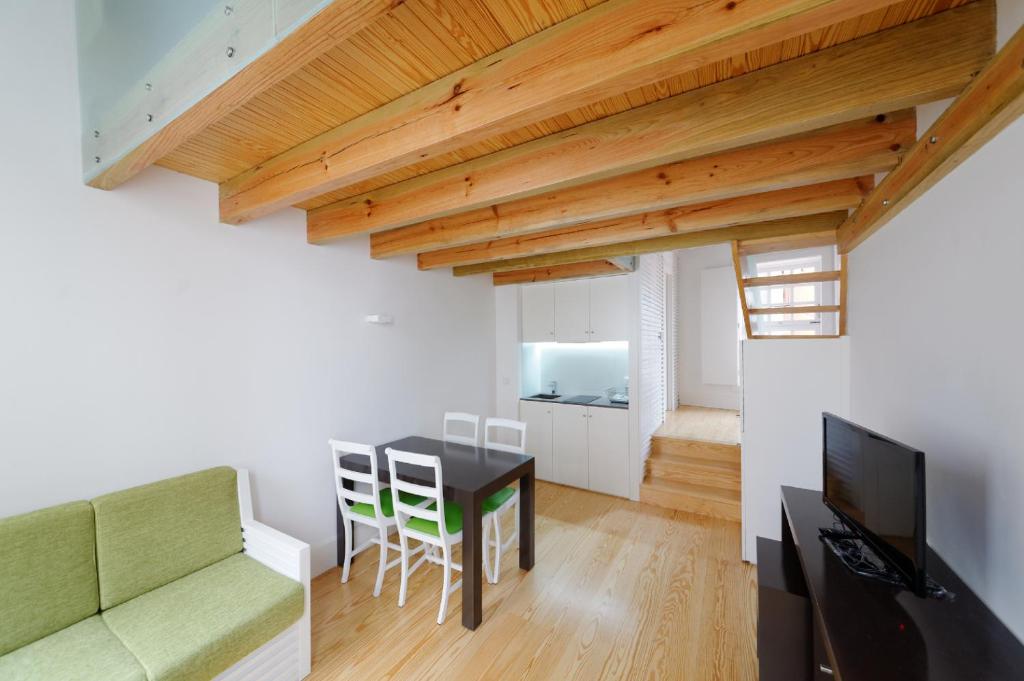 Facilities, Guimaraes Studios Lounge in Guimaraes