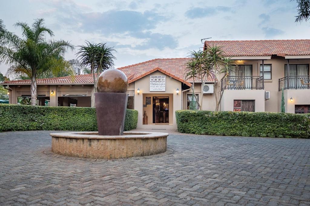 Three Oaks and an Aloe Boutique Hotel — Hotel in Hartbeespoort