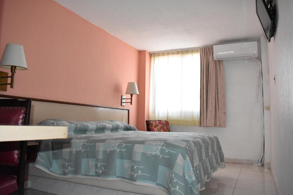 Hotel Baluarte photo