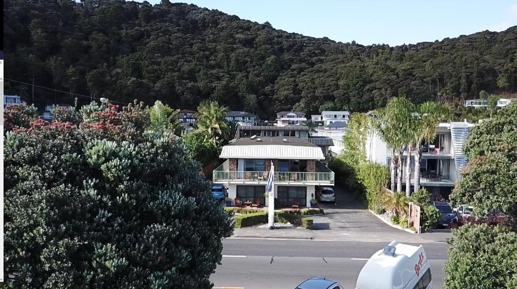 สภาพแวดล้อมโดยรอบ