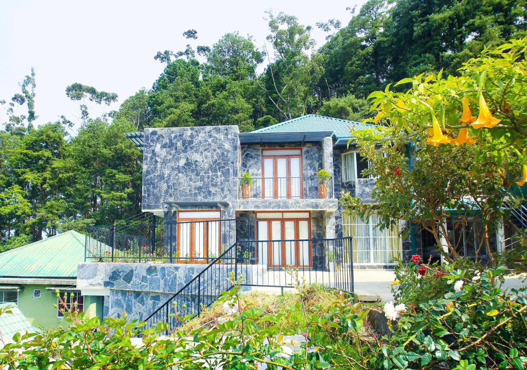 HummingBird Hill Cottage photo