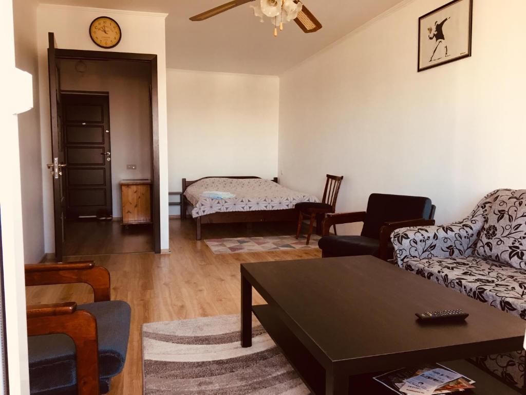 Clean apartment on Lunacharskogo street photo