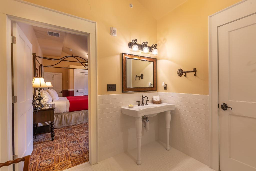 Steele Mansion Inn & Gathering Hub photo