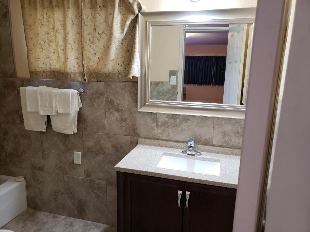Encino Motel photo