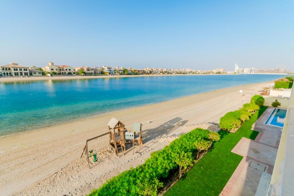 Short Booking 6 Bdr Villa Palm Tropic Villa In Dubai