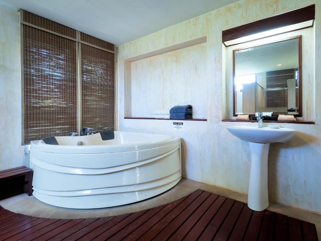 Hot tub