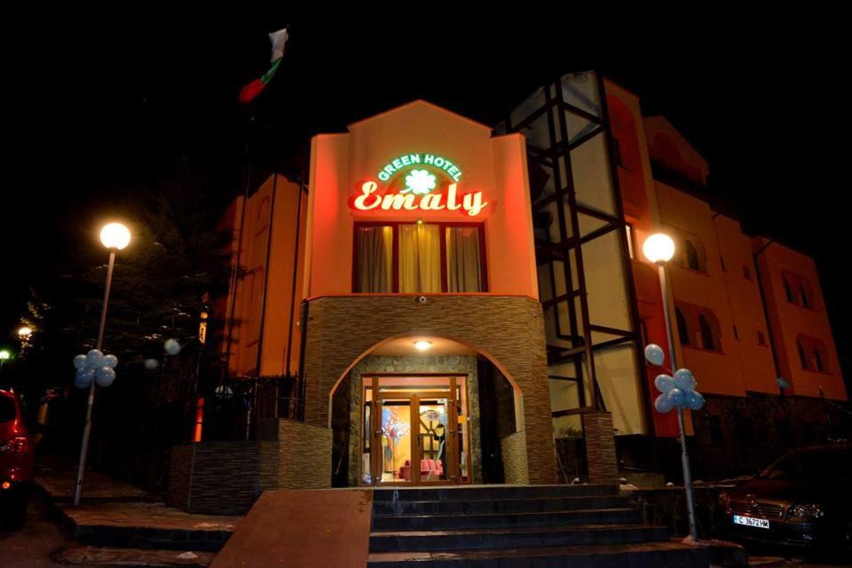 Family Hotel Emaly Green photo