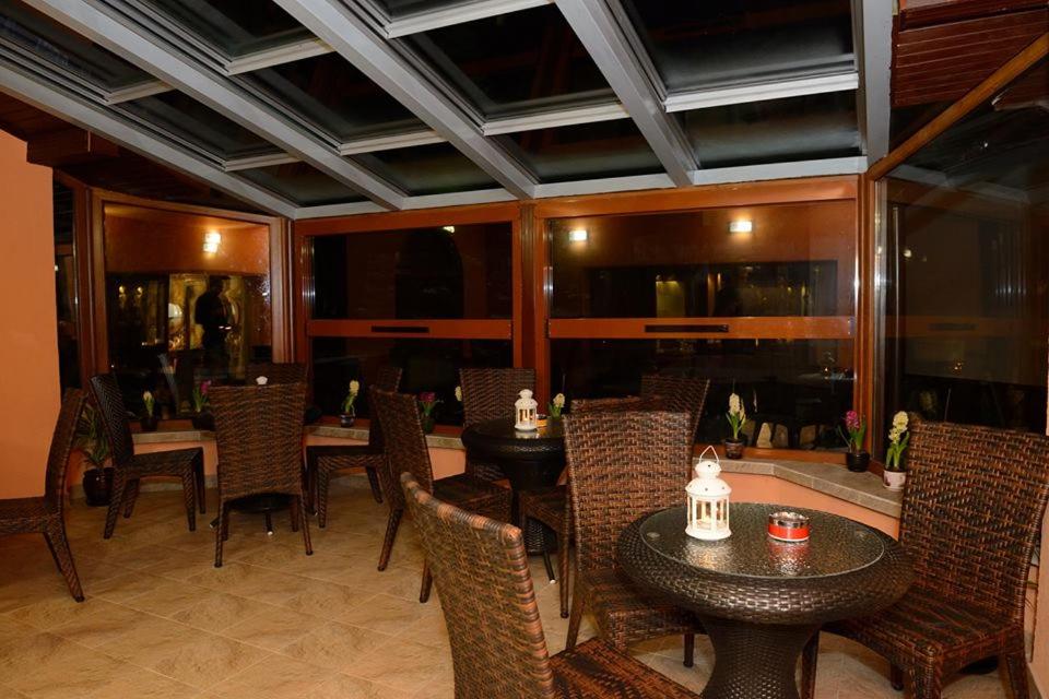 Family Hotel Emaly Green photo