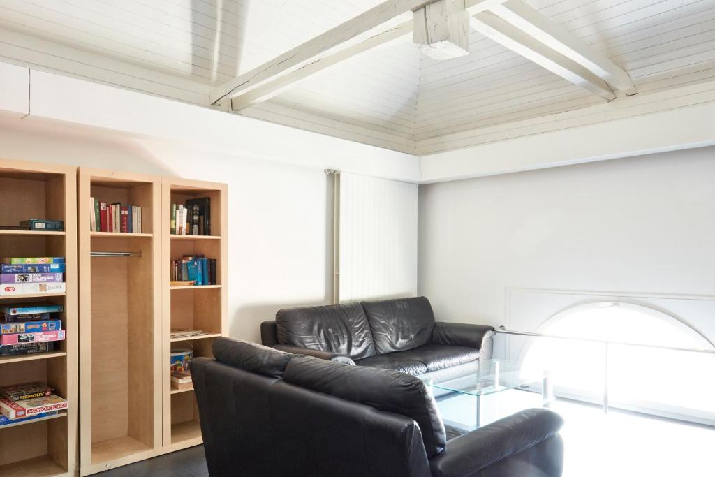 Shared lounge/TV area