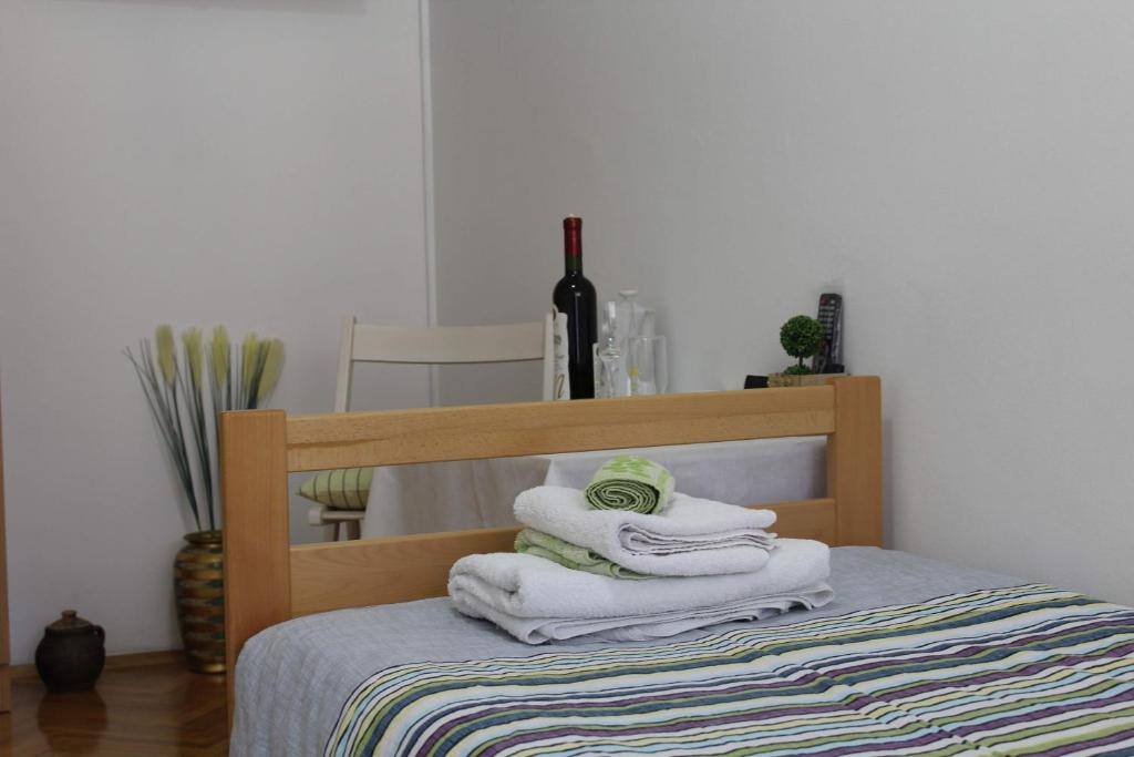 Single Room with Balcony and shared bathroom