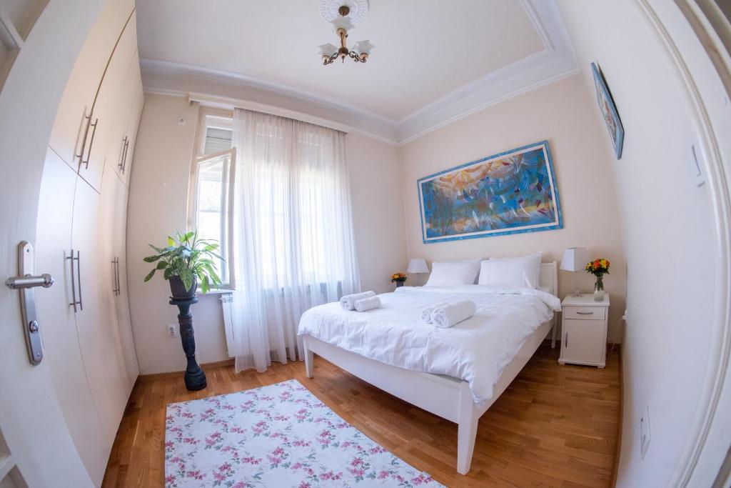 Crown apartment with garden view 전경