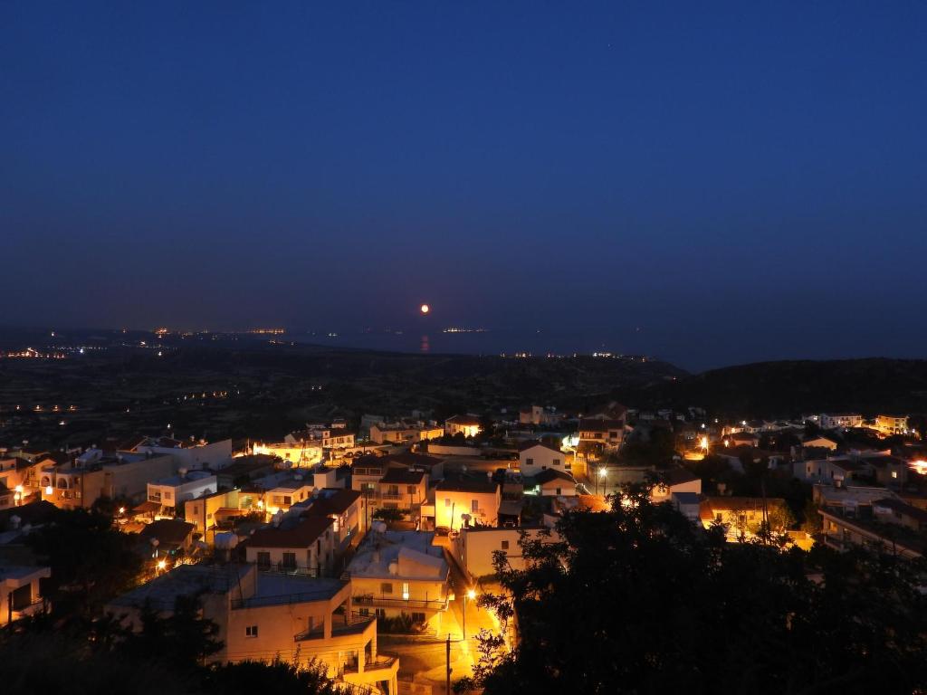 Hill View Hotel Apartments photo