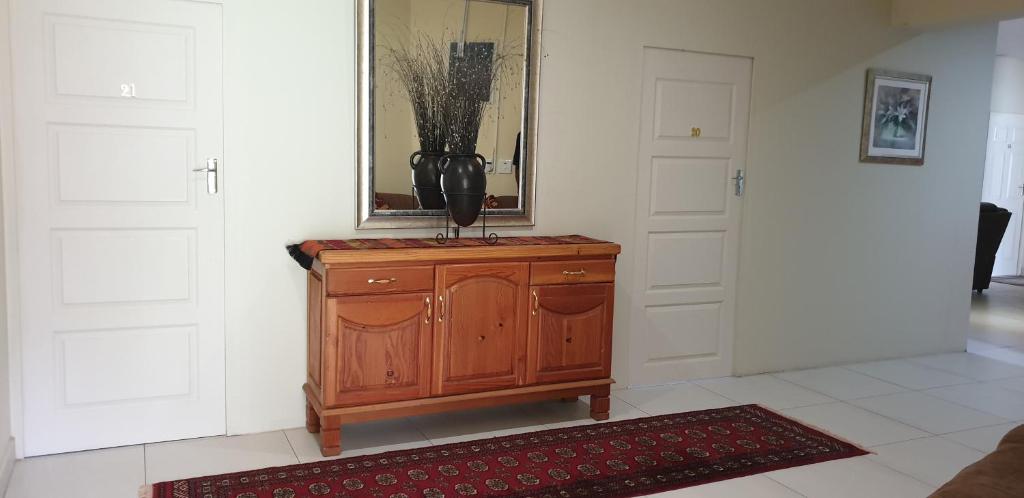 Shared lounge/TV area