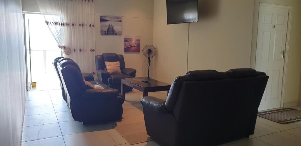 Shared lounge/TV area
