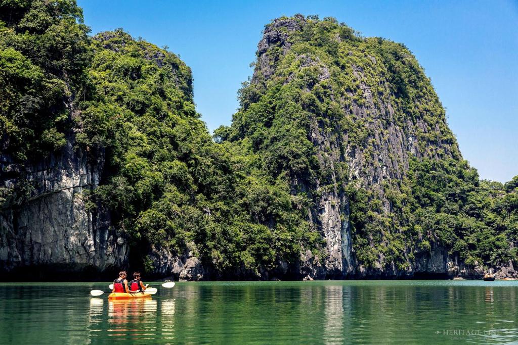 Heritage Line Violet Cruise &#8211; Halong Bay &#038; Lan Ha Bay
