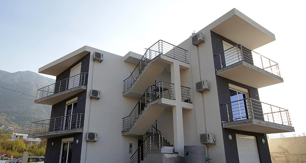 Rosi`s Apartment — Hotel in Sutomore