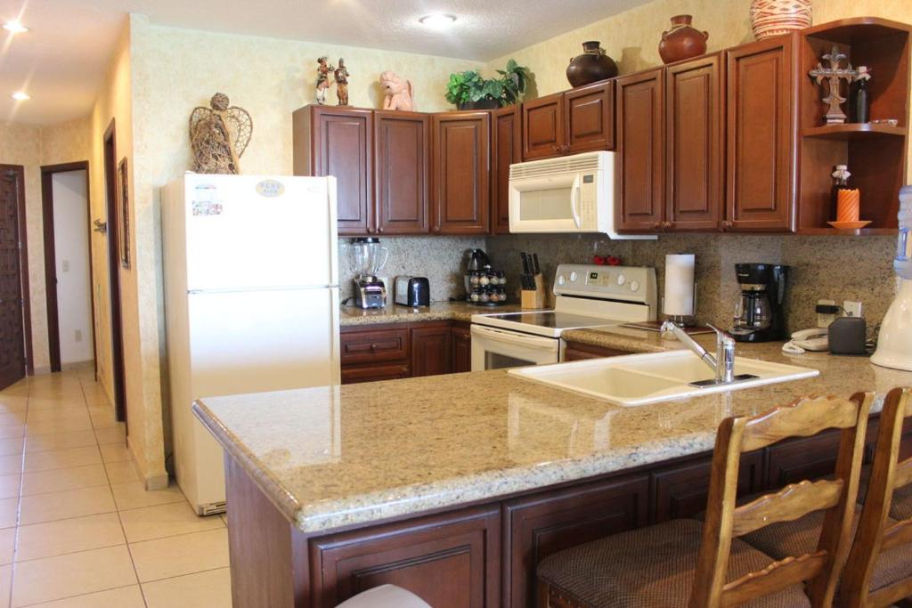 Sonoran Sun 2bd Upper SW 806 by Casago — Hotel in Puerto Penasco