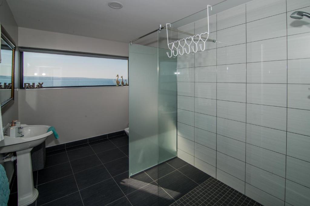 Spectacular ocean views & minutes to Cliffs- Clahane Shore Lodge photo