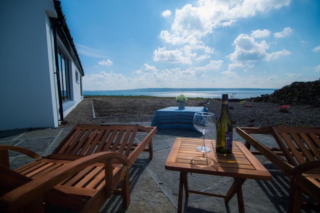 Spectacular ocean views & minutes to Cliffs- Clahane Shore Lodge photo