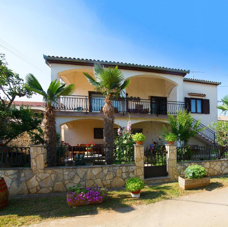 Apartments Fabich — Hotel in Porec