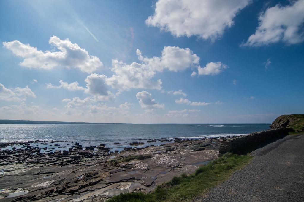 Spectacular ocean views & minutes to Cliffs- Clahane Shore Lodge photo