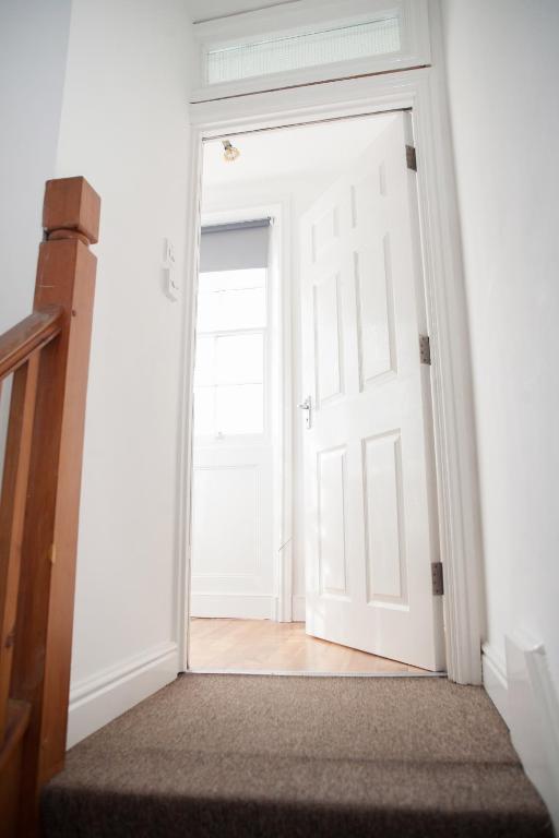 QUIRE COURT APARTMENTS photo