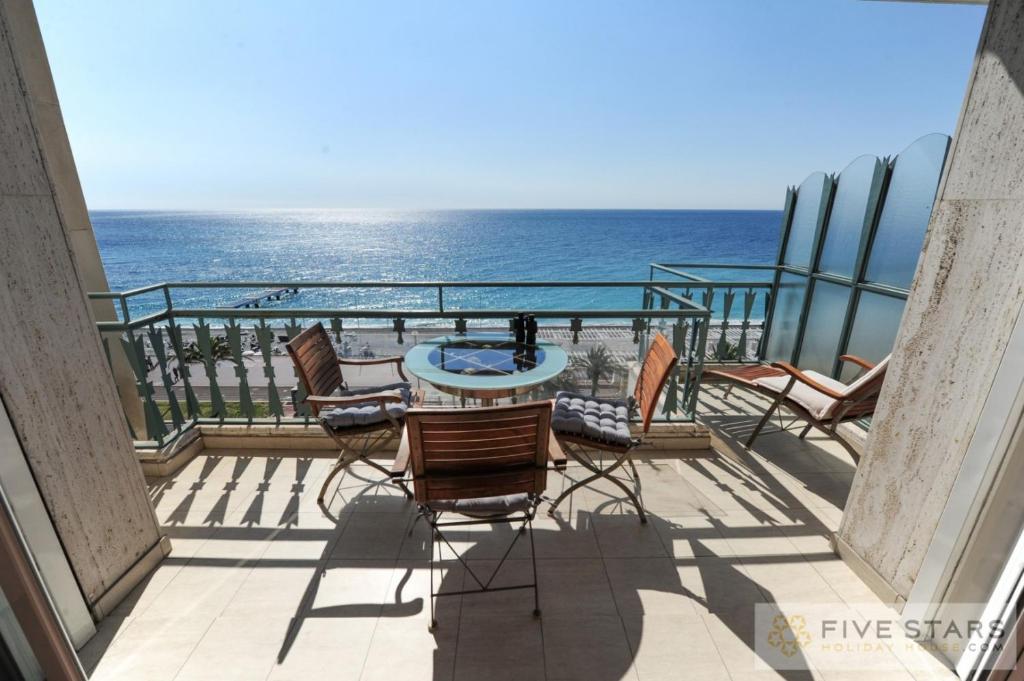 Le Majestic Promenade - Five Stars Holiday House - 3