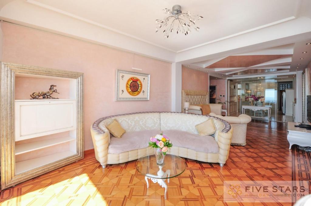 Le Majestic Promenade - Five Stars Holiday House - 4