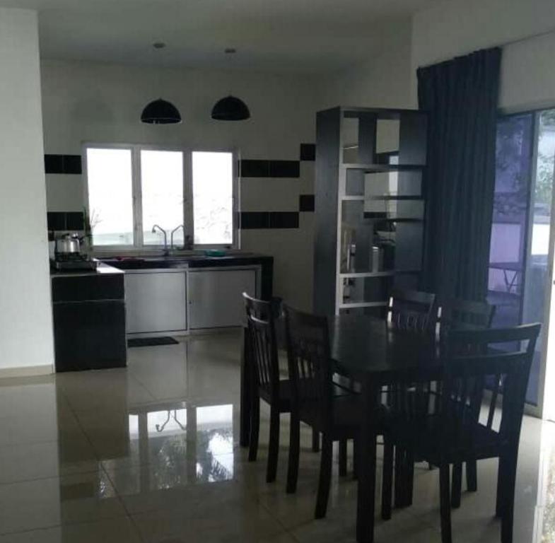 Jauzara Homestay Berkolam Renang photo